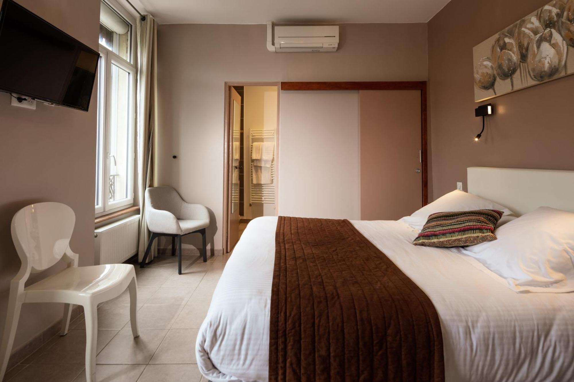Logis Hotel Restaurant De La Paix ลูเดฟ ภายนอก รูปภาพ