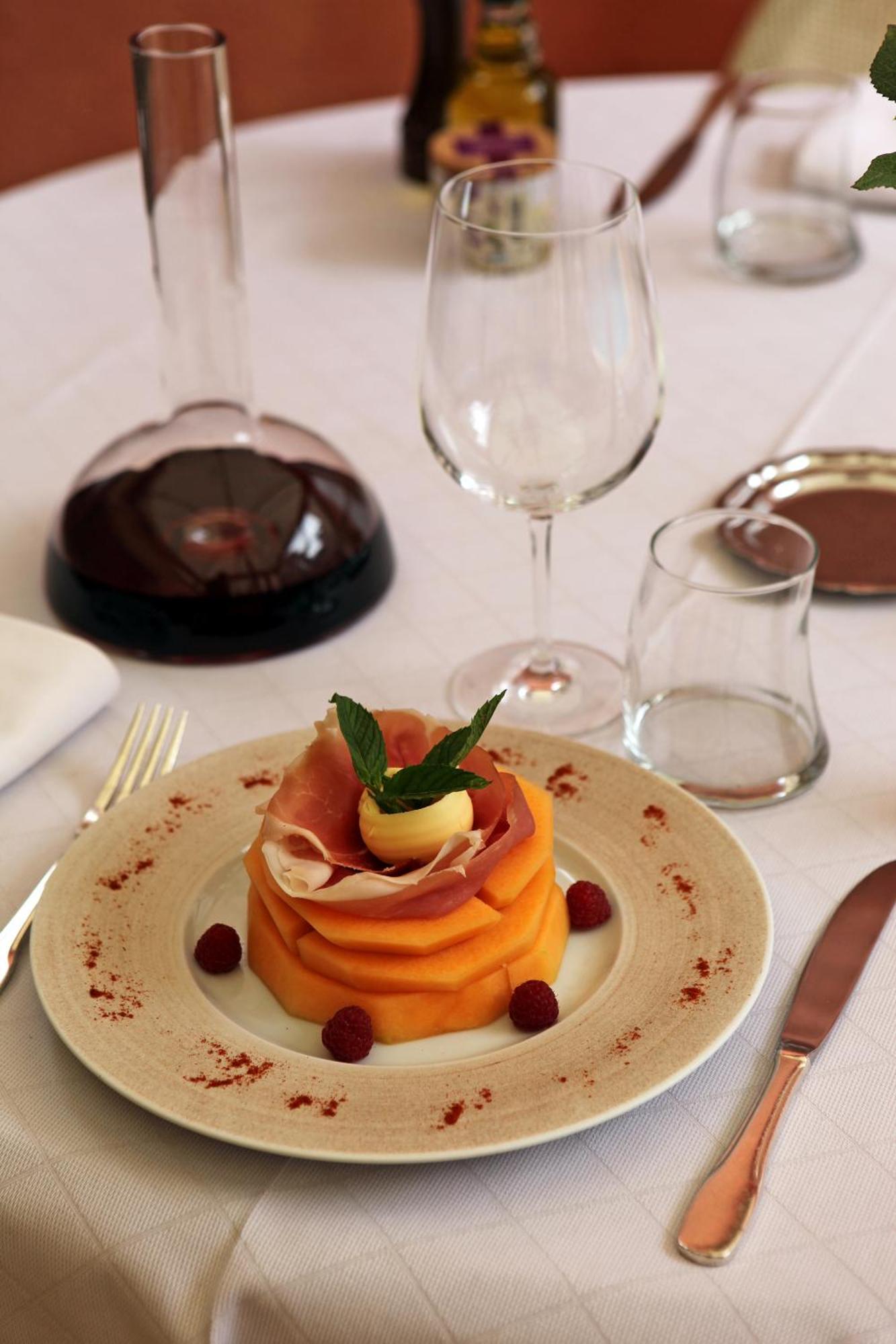 Logis Hotel Restaurant De La Paix ลูเดฟ ภายนอก รูปภาพ