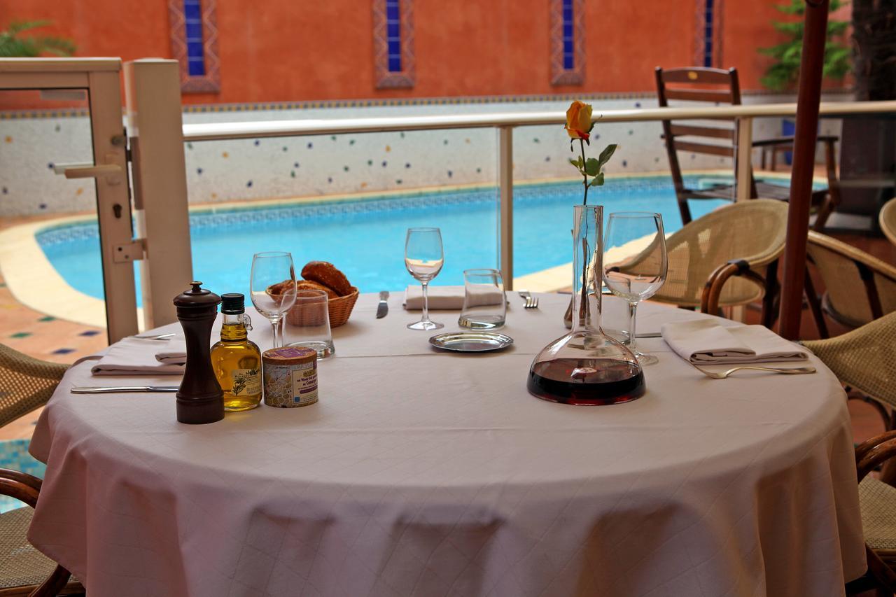 Logis Hotel Restaurant De La Paix ลูเดฟ ภายนอก รูปภาพ