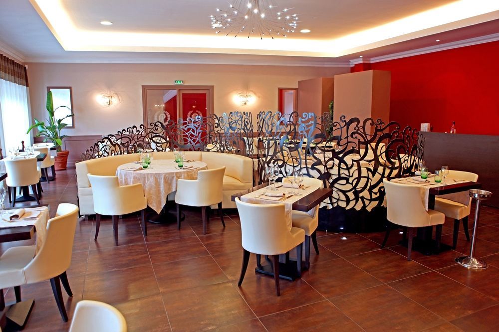 Logis Hotel Restaurant De La Paix ลูเดฟ ภายนอก รูปภาพ